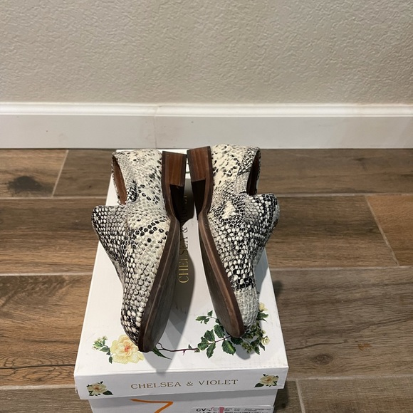Chelsea & Violet snake skin loafer - Picture 4 of 5